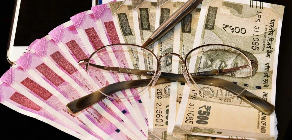 4X Profit but the Salaries are Stagnant in India: An Indian Express Report 